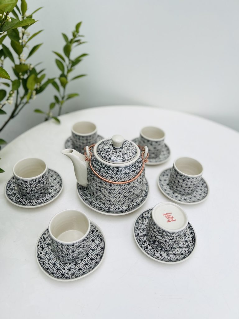 Ấm chén cao cấp hoạ tiết hoa